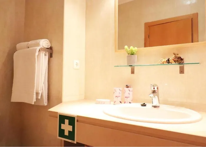 Apartamento T1 Flamingo - - 1,5 Km Da *