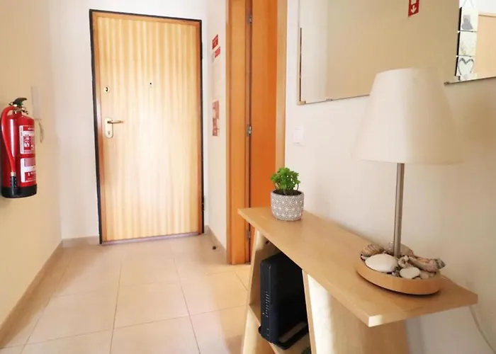 Apartamento T1 Flamingo - - 1,5 Km Da *