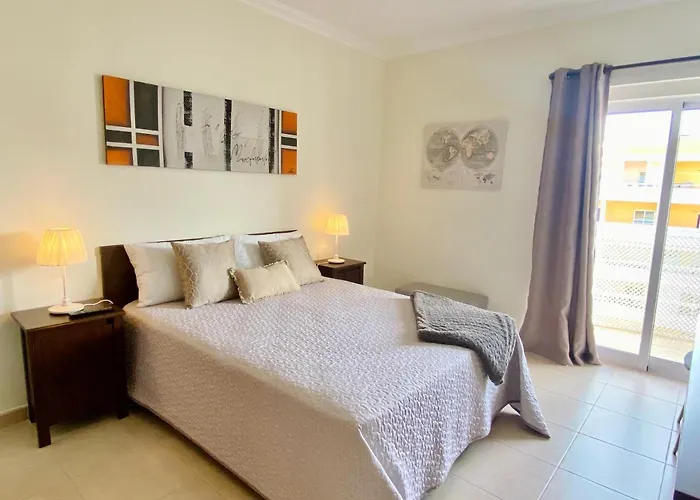 Apartamento T1 Flamingo - - 1,5 Km Da *