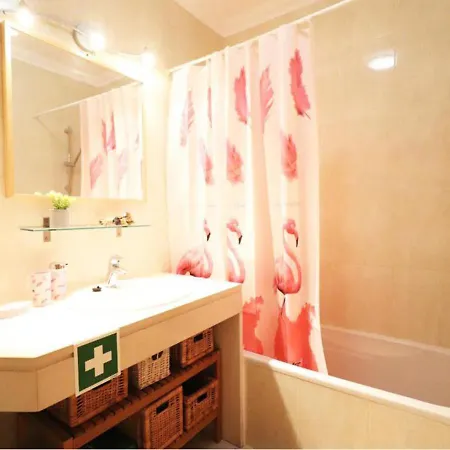 T1 Flamingo - - 1,5 Km Da *